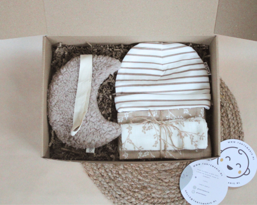 Cadeaubox | To the moon and back | streepjes |  0+ mnd